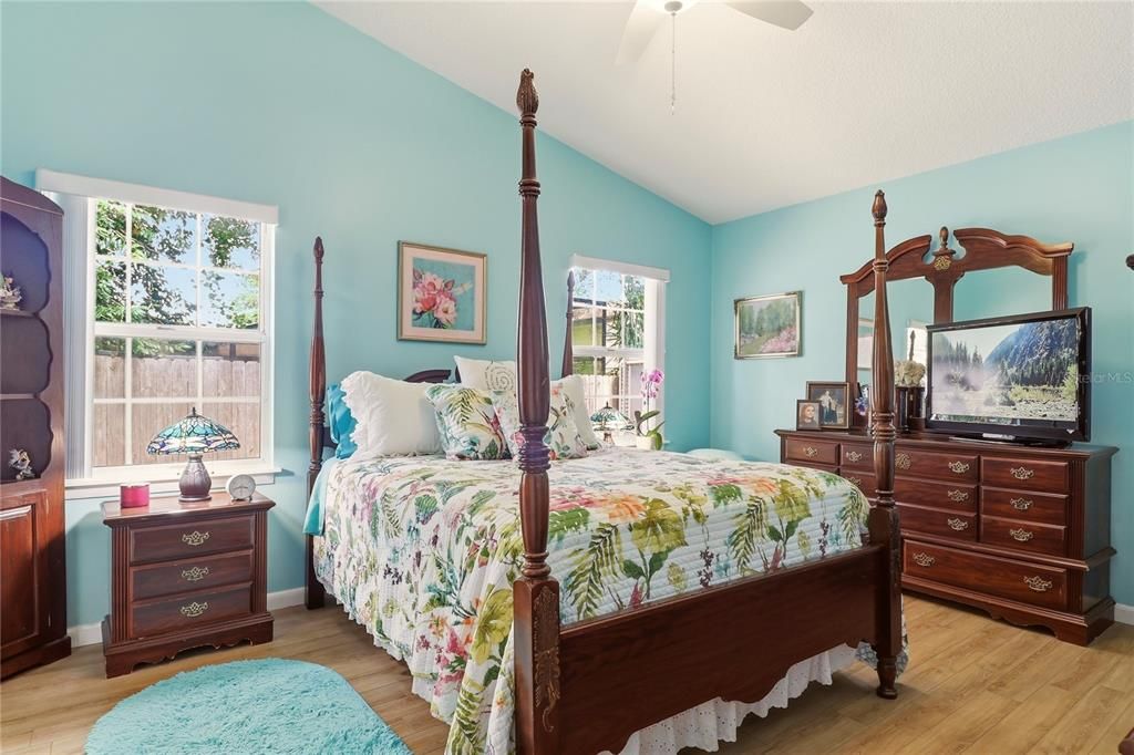 For Sale: $419,000 (3 beds, 2 baths, 1385 Square Feet)