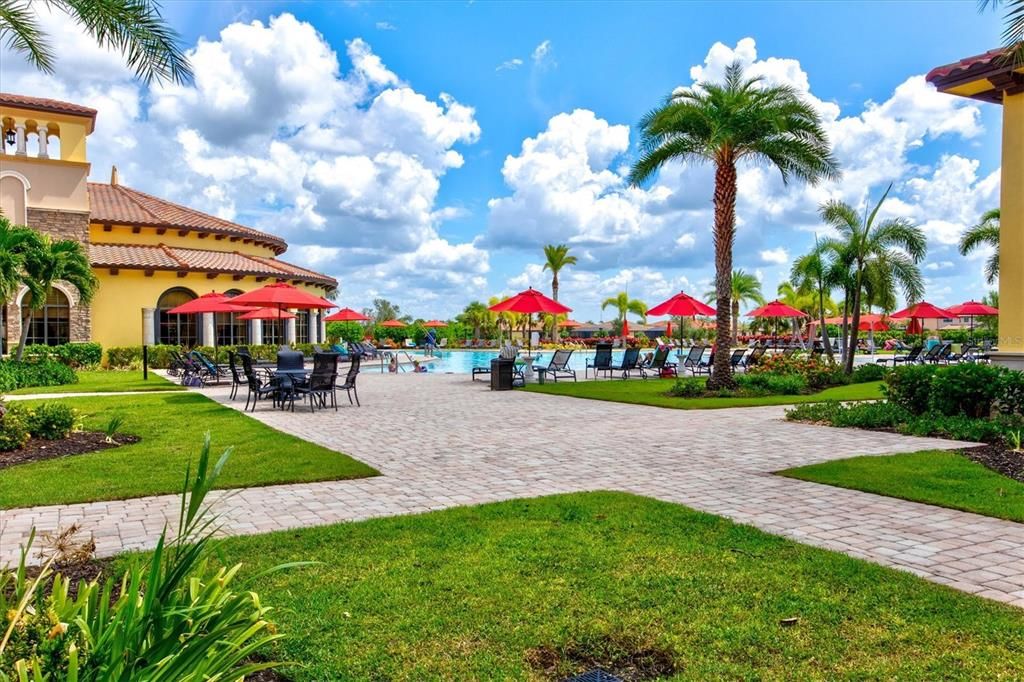 Activo con contrato: $425,000 (3 camas, 2 baños, 1416 Pies cuadrados)