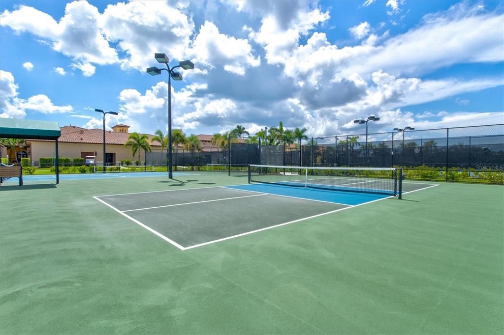 Activo con contrato: $425,000 (3 camas, 2 baños, 1416 Pies cuadrados)
