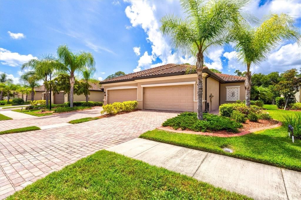 Activo con contrato: $425,000 (3 camas, 2 baños, 1416 Pies cuadrados)