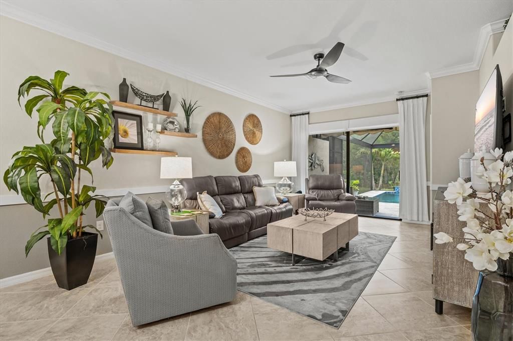 Activo con contrato: $425,000 (3 camas, 2 baños, 1416 Pies cuadrados)