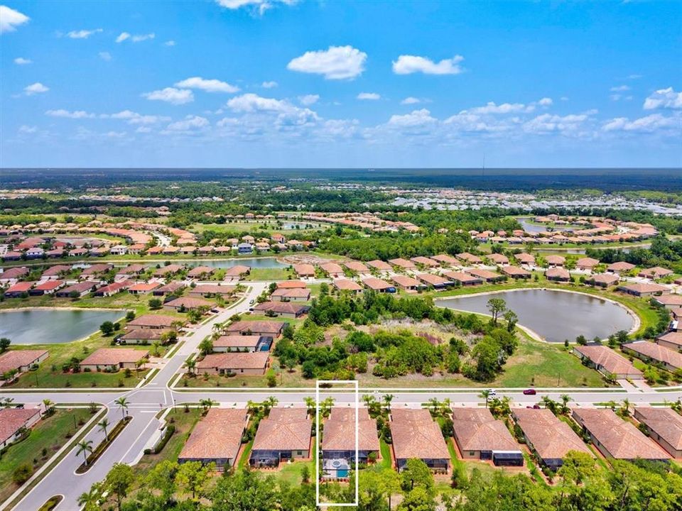 Activo con contrato: $425,000 (3 camas, 2 baños, 1416 Pies cuadrados)