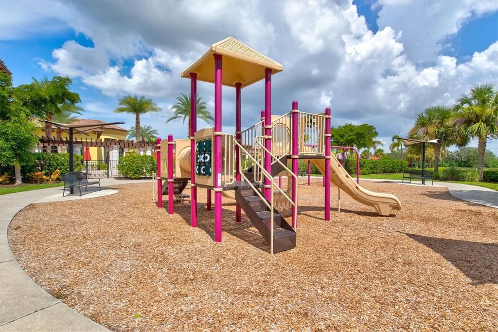 Activo con contrato: $425,000 (3 camas, 2 baños, 1416 Pies cuadrados)