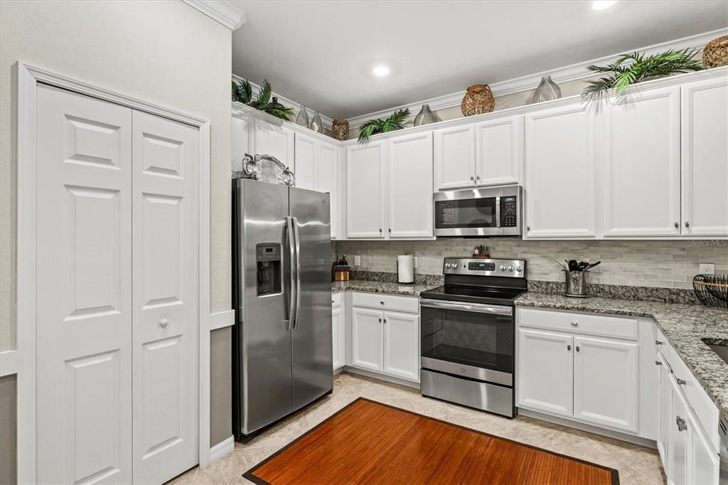 Activo con contrato: $425,000 (3 camas, 2 baños, 1416 Pies cuadrados)