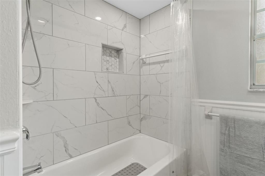 Activo con contrato: $299,900 (2 camas, 2 baños, 1644 Pies cuadrados)