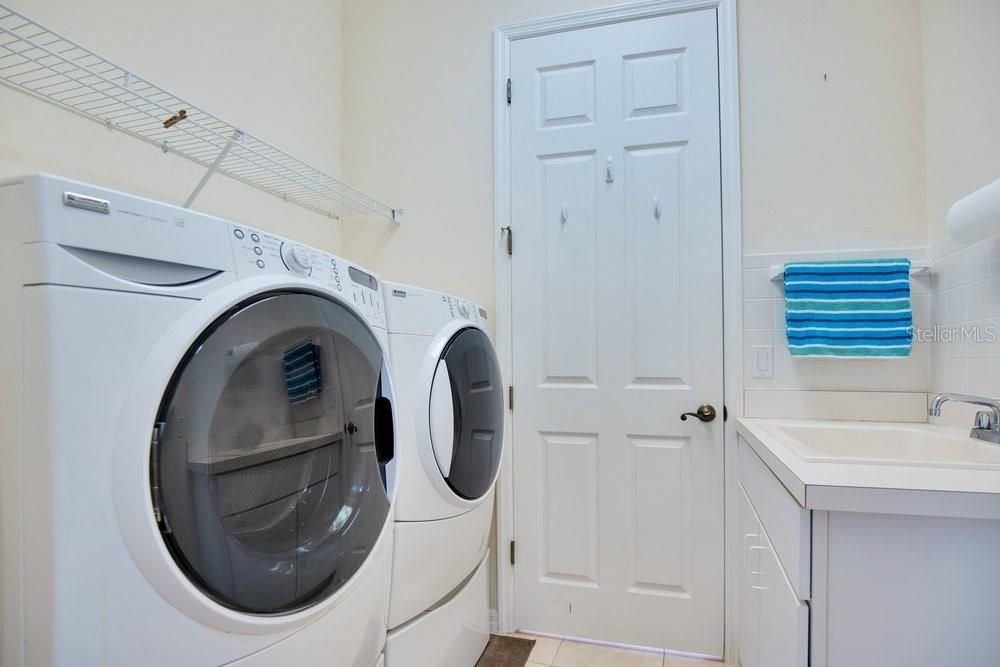 For Sale: $385,000 (3 beds, 2 baths, 2147 Square Feet)