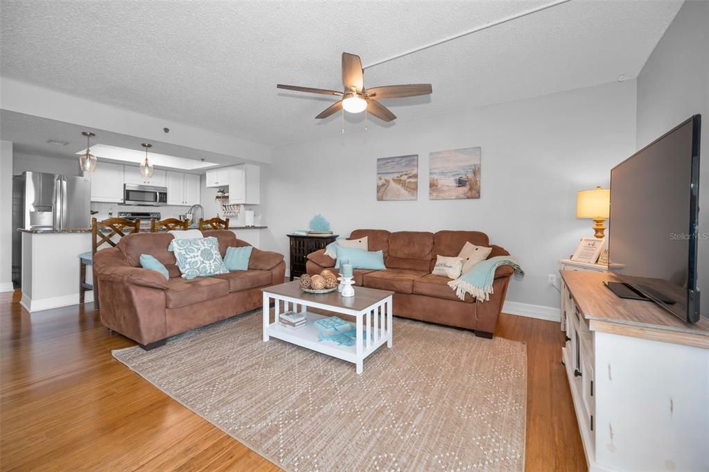 For Sale: $729,000 (2 beds, 2 baths, 1130 Square Feet)