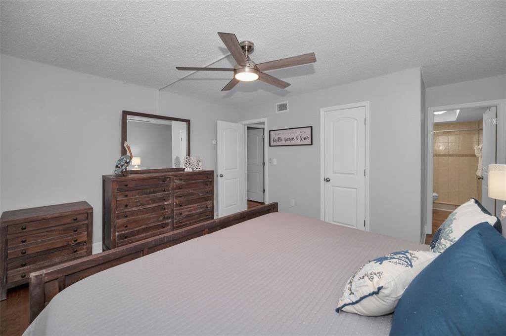 For Sale: $729,000 (2 beds, 2 baths, 1130 Square Feet)