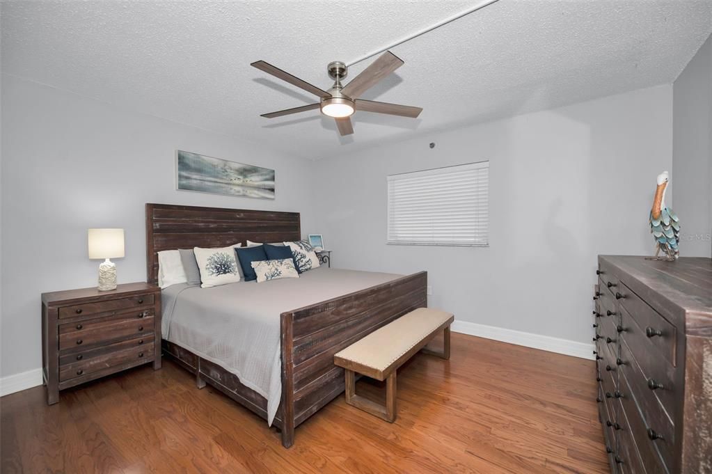 For Sale: $729,000 (2 beds, 2 baths, 1130 Square Feet)