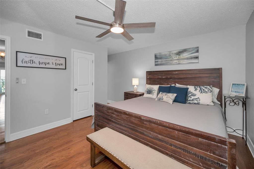 For Sale: $729,000 (2 beds, 2 baths, 1130 Square Feet)