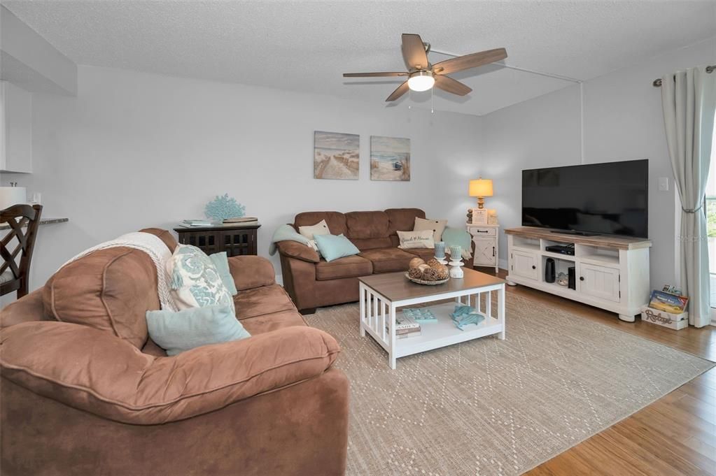 For Sale: $729,000 (2 beds, 2 baths, 1130 Square Feet)