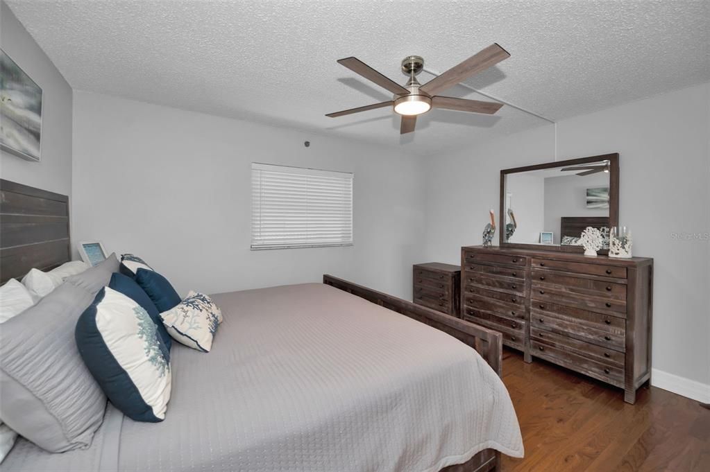 For Sale: $729,000 (2 beds, 2 baths, 1130 Square Feet)