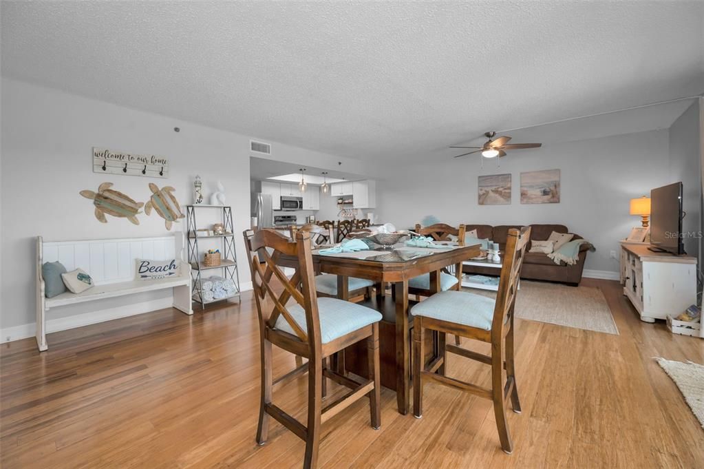 For Sale: $729,000 (2 beds, 2 baths, 1130 Square Feet)