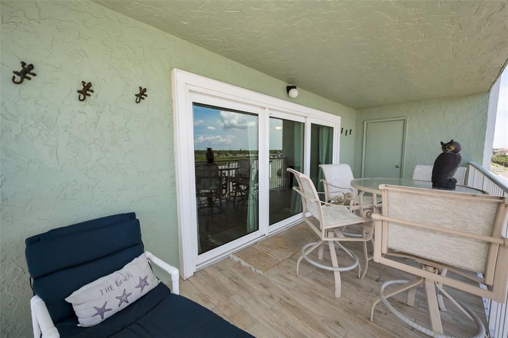 For Sale: $729,000 (2 beds, 2 baths, 1130 Square Feet)