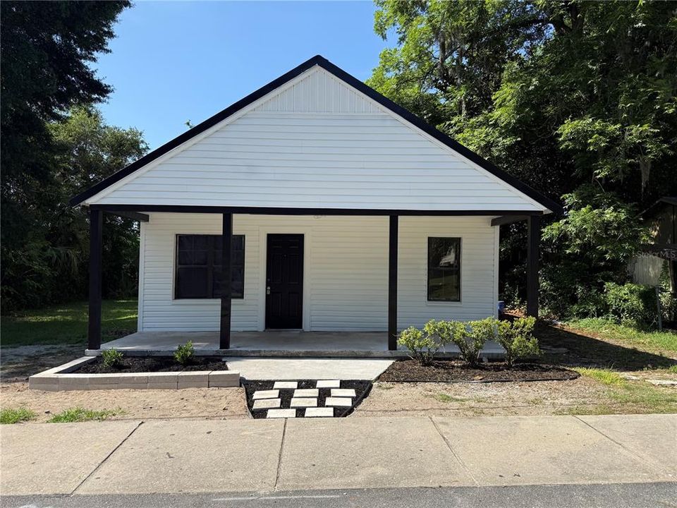 For Sale: $210,000 (3 beds, 2 baths, 972 Square Feet)