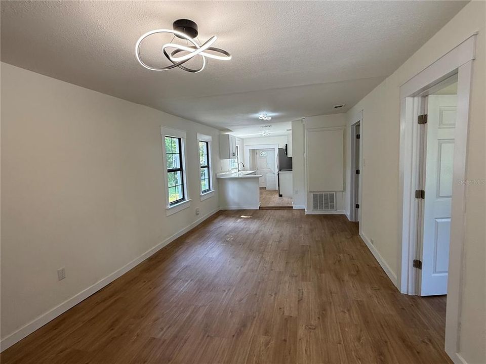 For Sale: $210,000 (3 beds, 2 baths, 972 Square Feet)