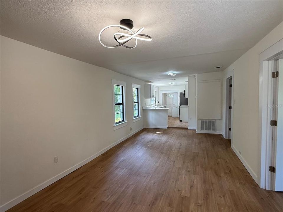 For Sale: $210,000 (3 beds, 2 baths, 972 Square Feet)