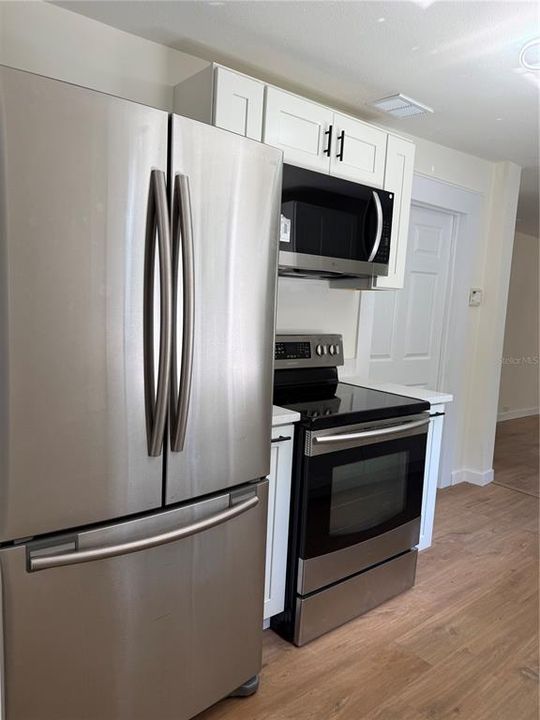 For Sale: $210,000 (3 beds, 2 baths, 972 Square Feet)