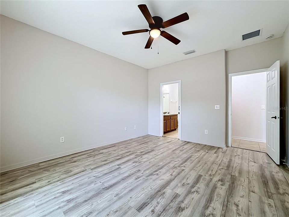 For Sale: $284,900 (3 beds, 2 baths, 1611 Square Feet)
