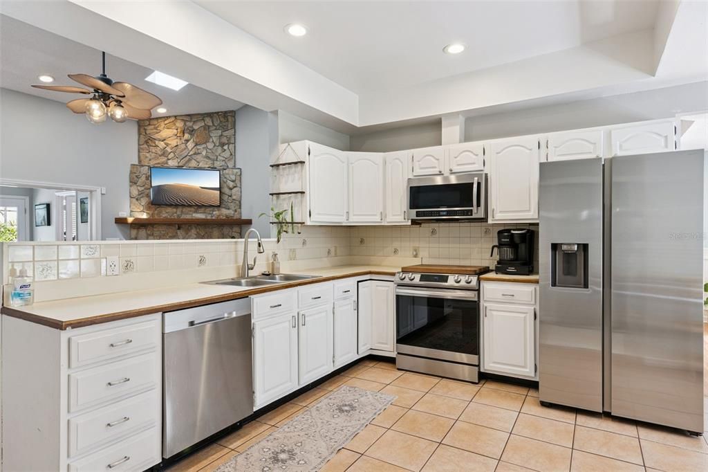 Active With Contract: $599,000 (4 beds, 2 baths, 2253 Square Feet)