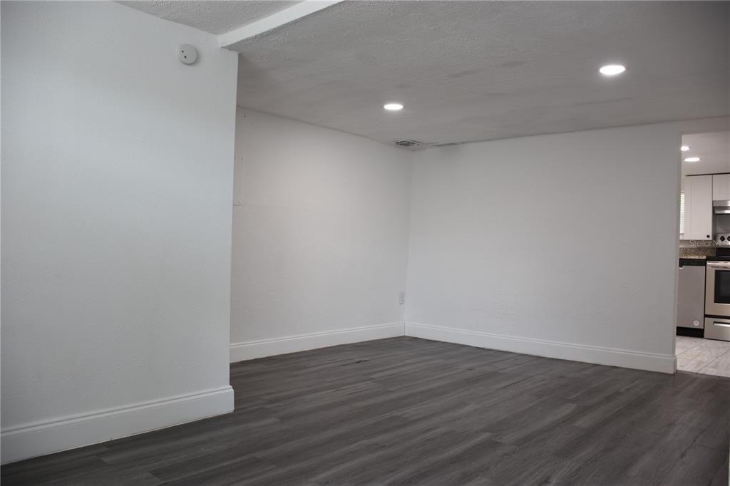 For Sale: $275,000 (4 beds, 2 baths, 1204 Square Feet)