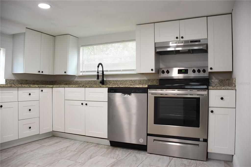 For Sale: $275,000 (4 beds, 2 baths, 1204 Square Feet)