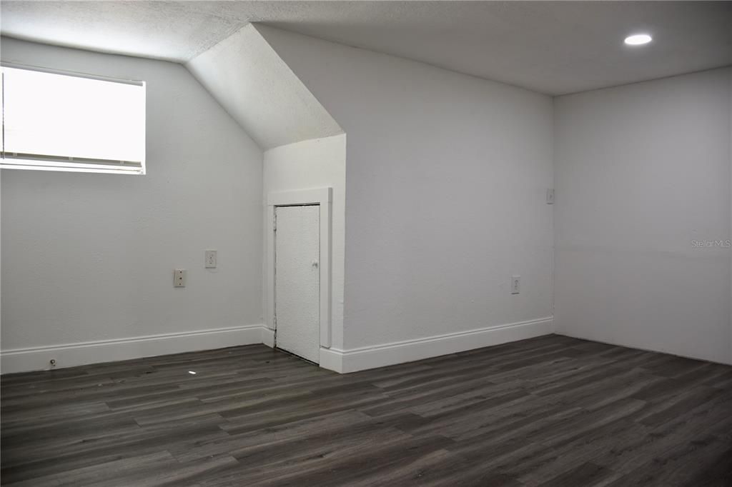 For Sale: $275,000 (4 beds, 2 baths, 1204 Square Feet)