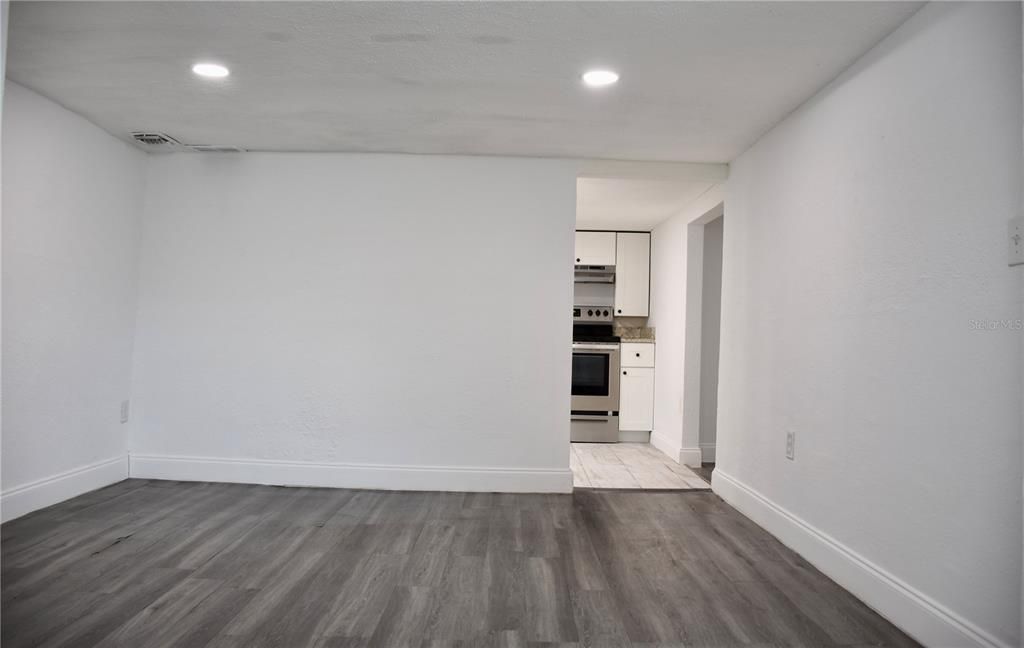 For Sale: $275,000 (4 beds, 2 baths, 1204 Square Feet)