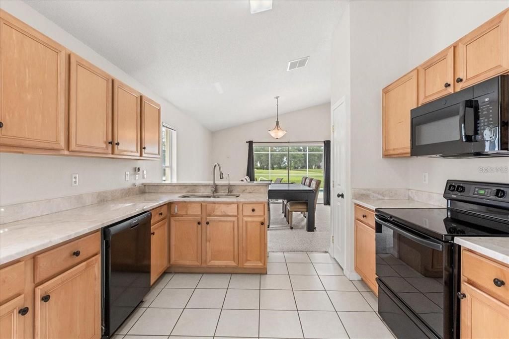 En Venta: $355,000 (3 camas, 2 baños, 1685 Pies cuadrados)