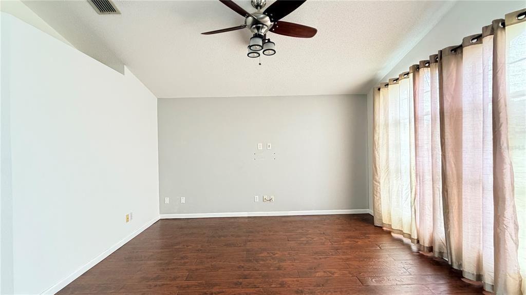 For Sale: $364,990 (3 beds, 2 baths, 1376 Square Feet)