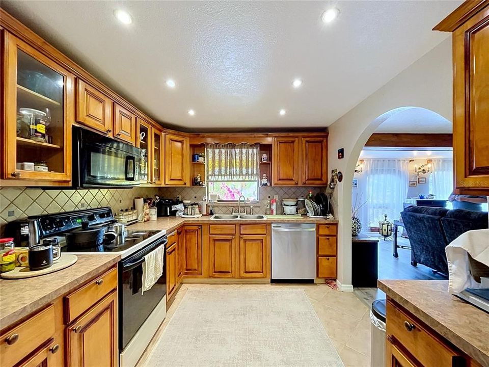 For Sale: $379,900 (2 beds, 2 baths, 1321 Square Feet)
