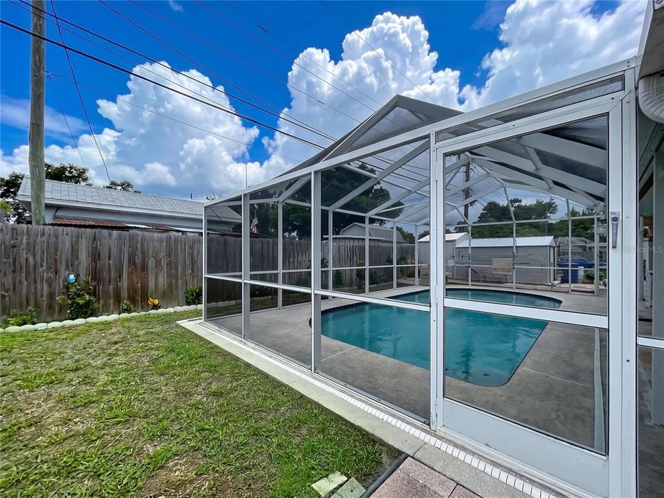For Sale: $379,900 (2 beds, 2 baths, 1321 Square Feet)