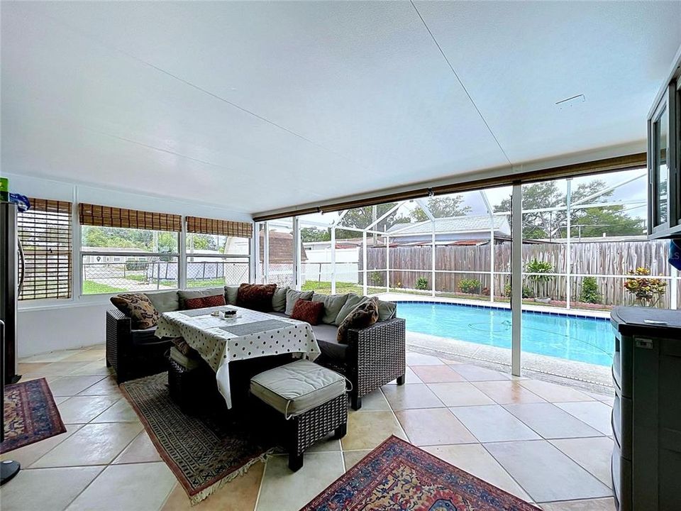 For Sale: $379,900 (2 beds, 2 baths, 1321 Square Feet)