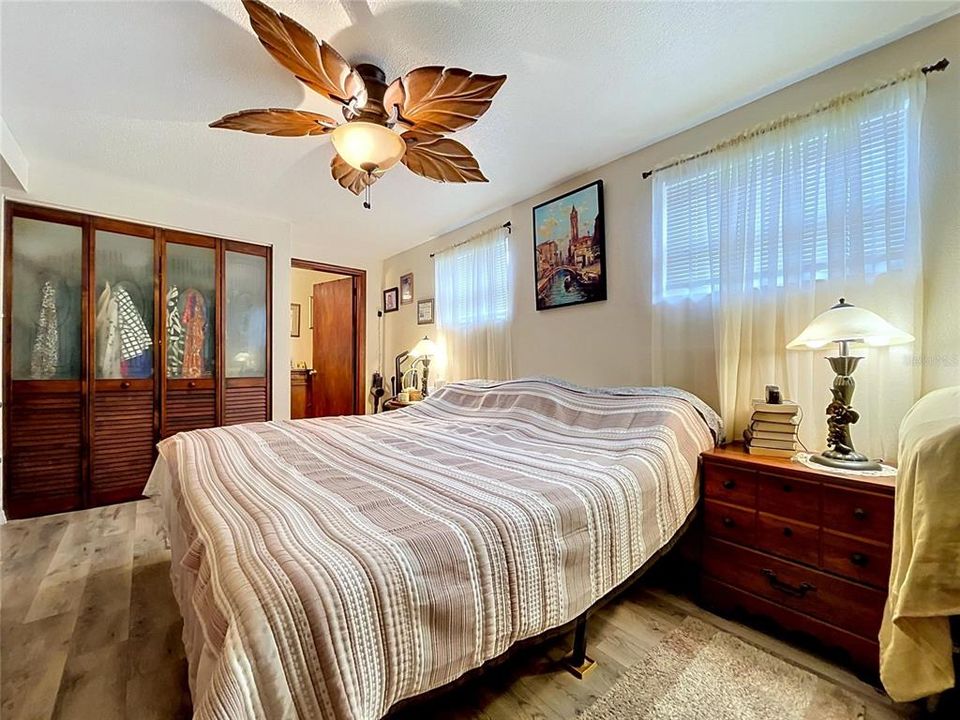 For Sale: $379,900 (2 beds, 2 baths, 1321 Square Feet)