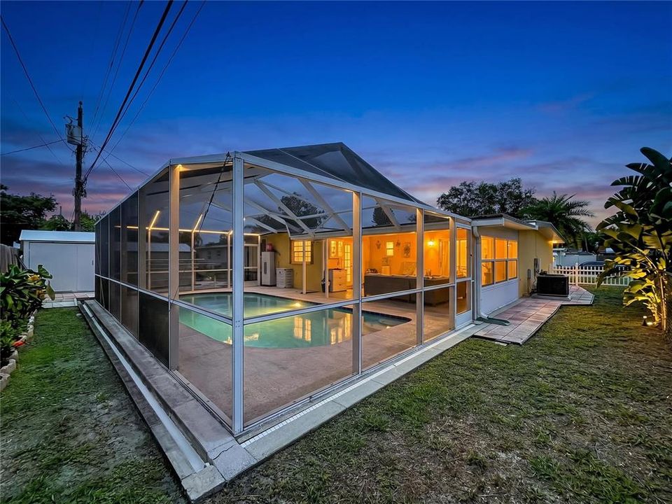 For Sale: $379,900 (2 beds, 2 baths, 1321 Square Feet)