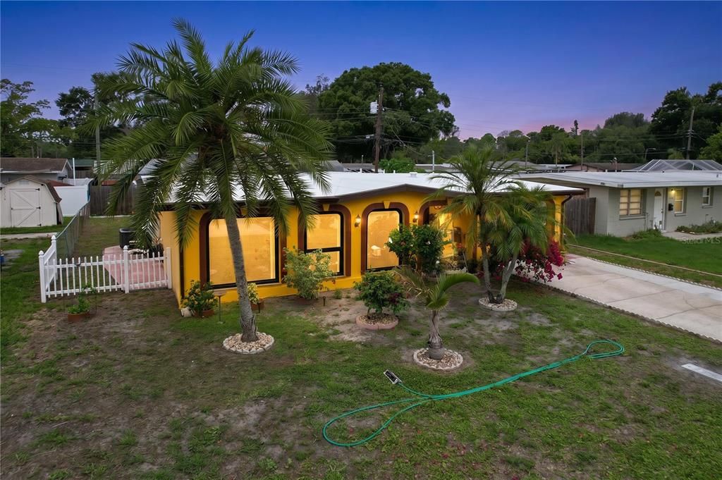 For Sale: $379,900 (2 beds, 2 baths, 1321 Square Feet)