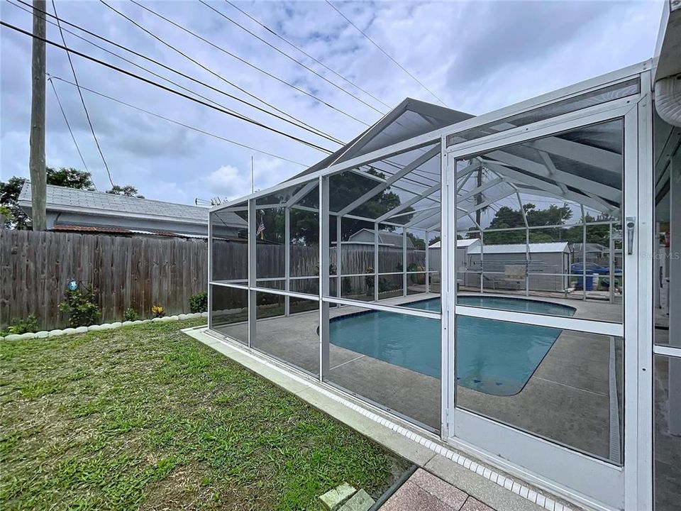 For Sale: $379,900 (2 beds, 2 baths, 1321 Square Feet)