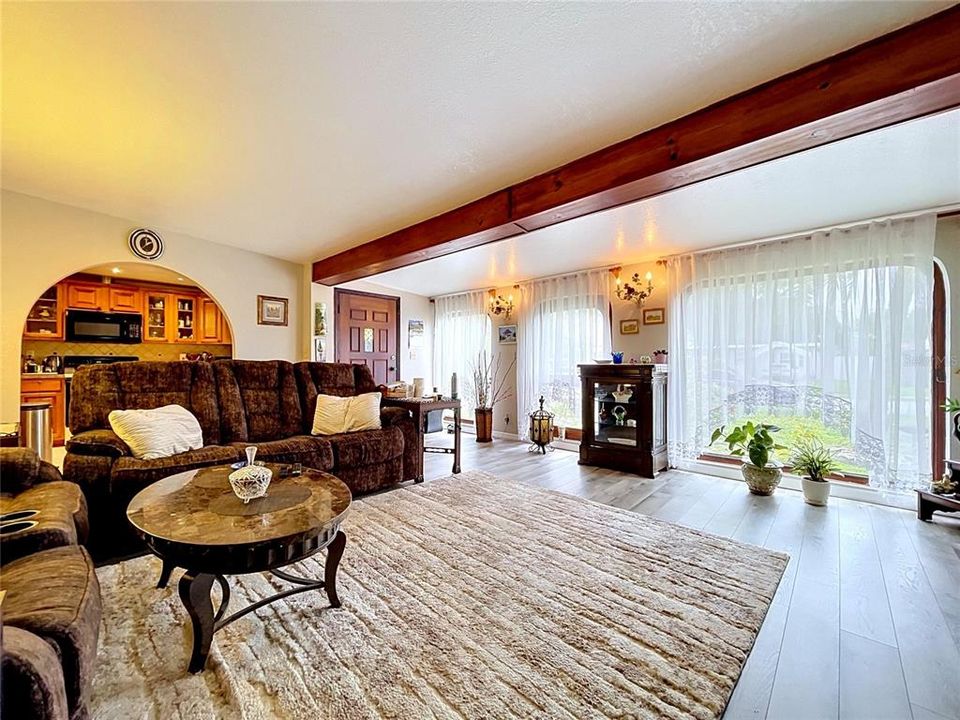 For Sale: $379,900 (2 beds, 2 baths, 1321 Square Feet)
