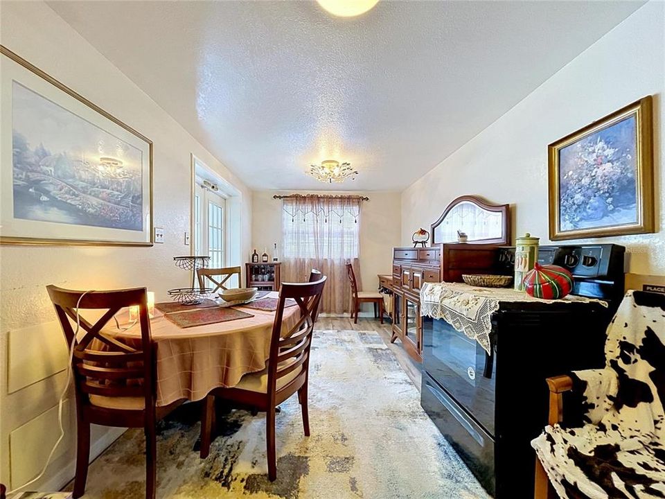 For Sale: $379,900 (2 beds, 2 baths, 1321 Square Feet)