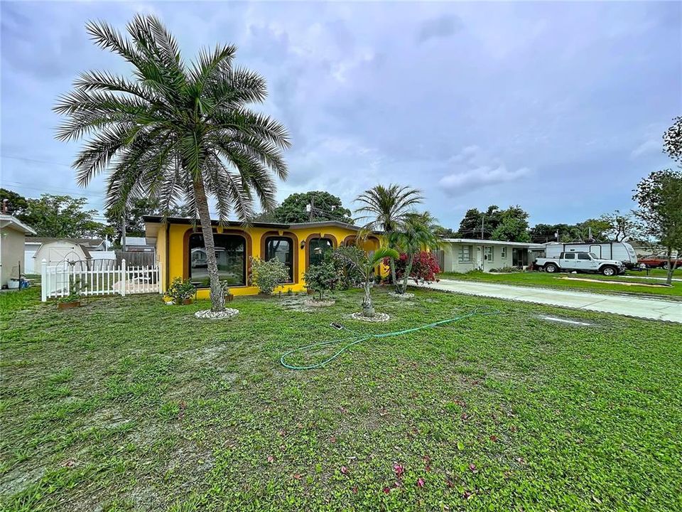 For Sale: $379,900 (2 beds, 2 baths, 1321 Square Feet)