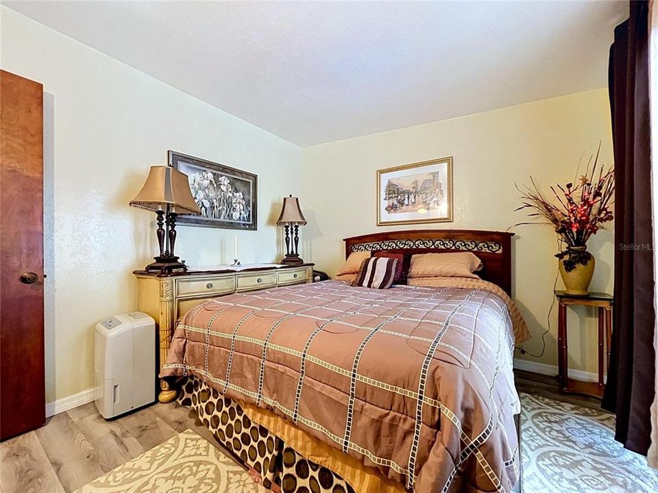 For Sale: $379,900 (2 beds, 2 baths, 1321 Square Feet)