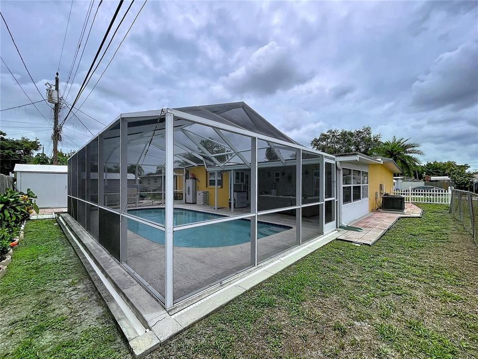 For Sale: $379,900 (2 beds, 2 baths, 1321 Square Feet)