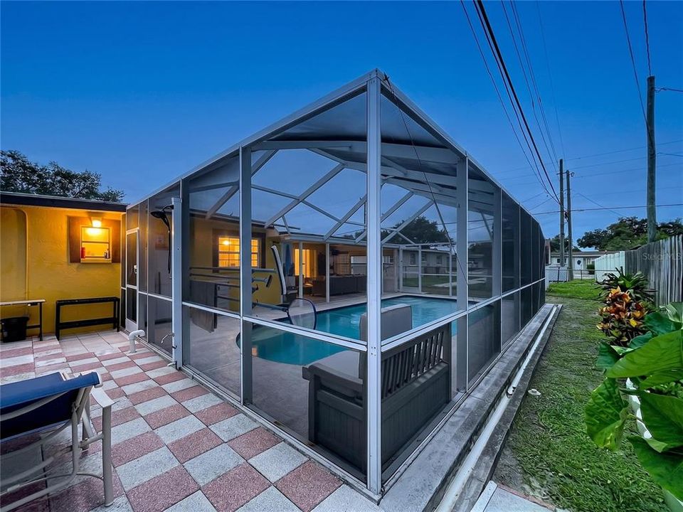 For Sale: $379,900 (2 beds, 2 baths, 1321 Square Feet)