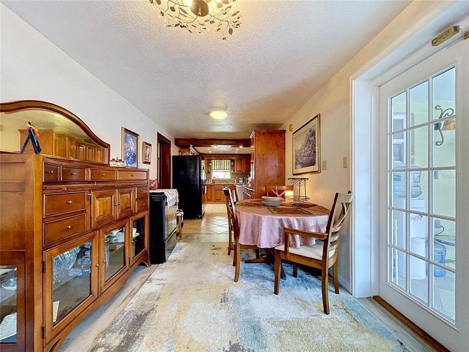 For Sale: $379,900 (2 beds, 2 baths, 1321 Square Feet)