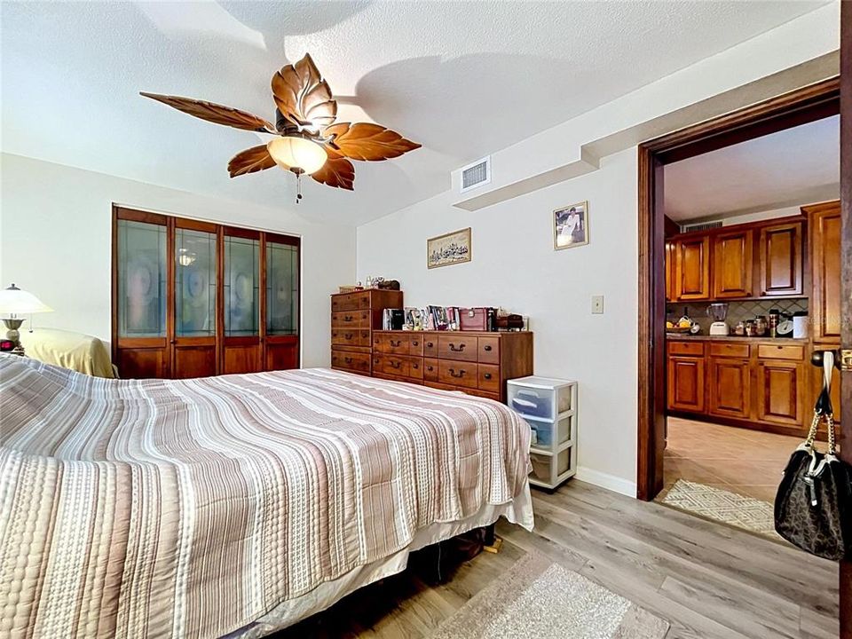 For Sale: $379,900 (2 beds, 2 baths, 1321 Square Feet)