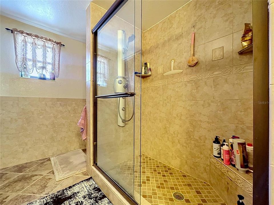 For Sale: $379,900 (2 beds, 2 baths, 1321 Square Feet)