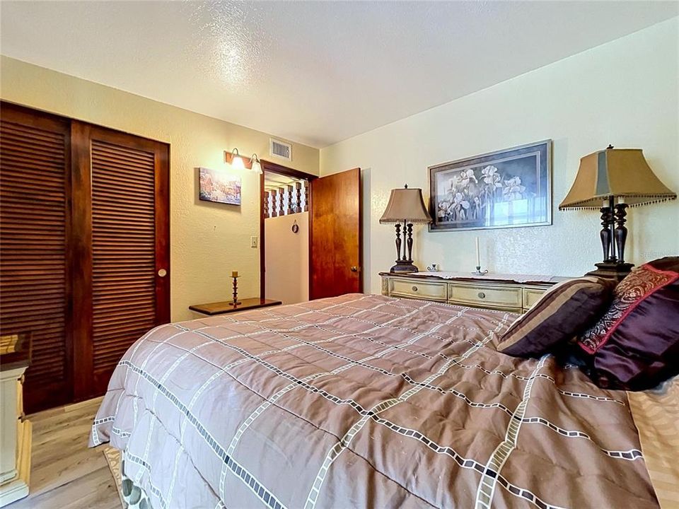 For Sale: $379,900 (2 beds, 2 baths, 1321 Square Feet)