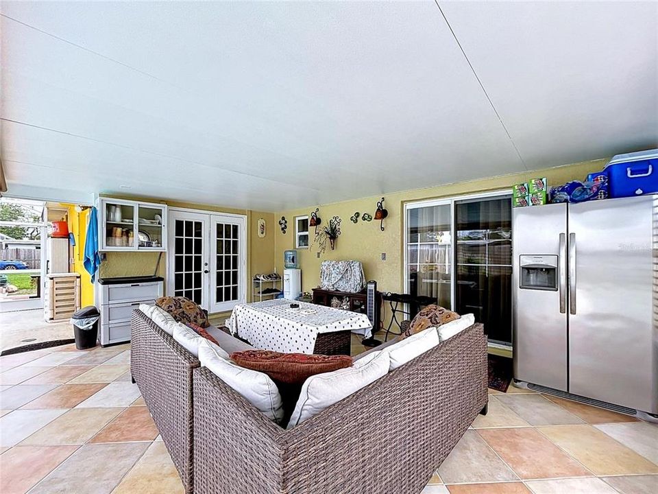 For Sale: $379,900 (2 beds, 2 baths, 1321 Square Feet)