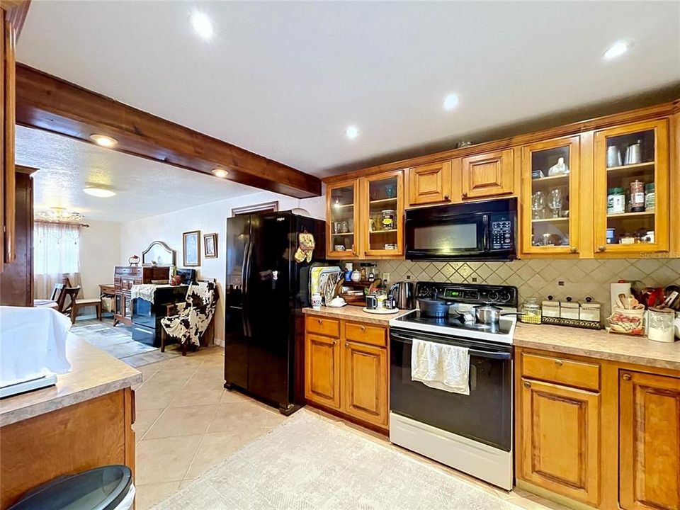 For Sale: $379,900 (2 beds, 2 baths, 1321 Square Feet)