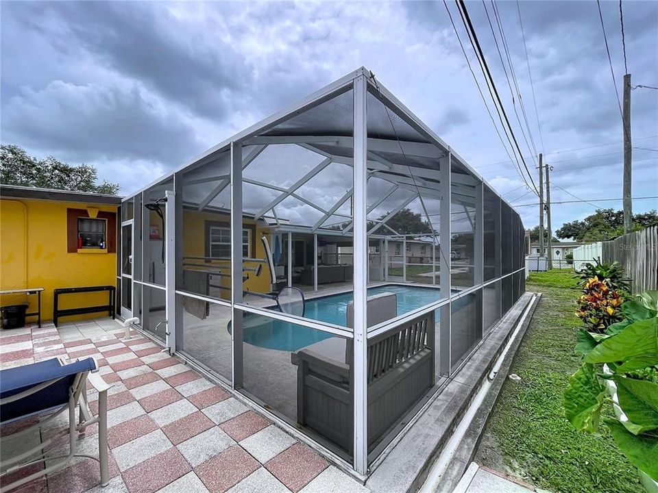 For Sale: $379,900 (2 beds, 2 baths, 1321 Square Feet)